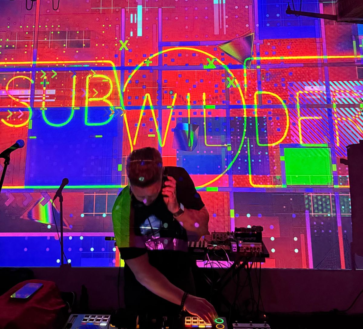 Martin live — Subwilder projection wall